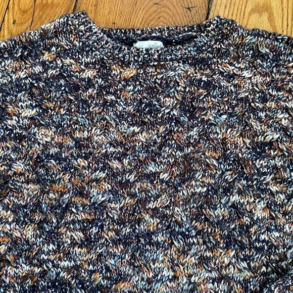 UNIVERSAL thread size medium sweater - Picture 4 of 4